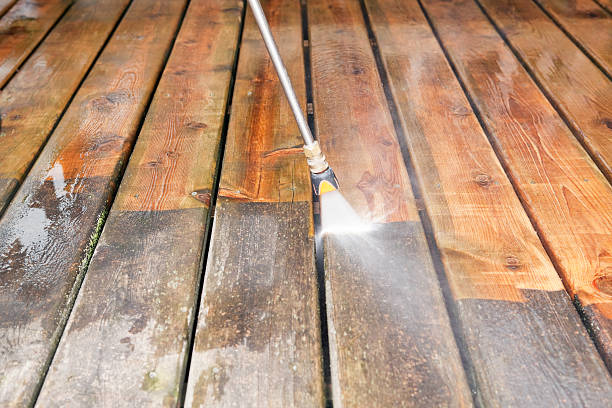 Best Deck Cleaning Services  in Middle Island, NY